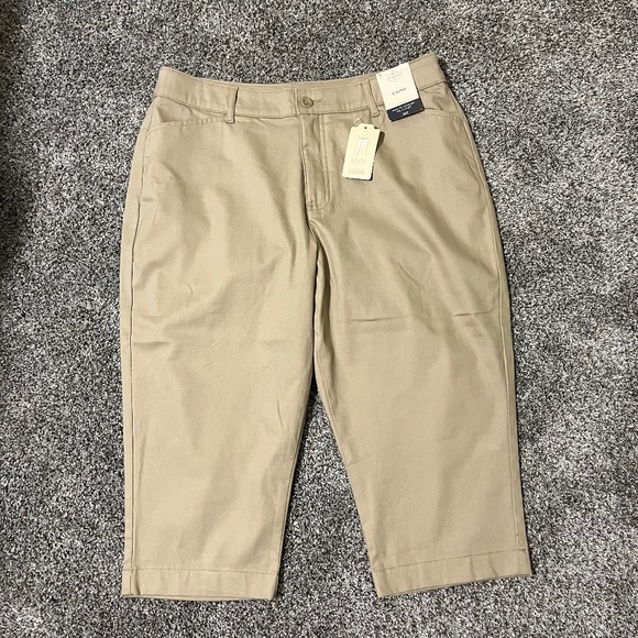 St John's Bay Women’s Capris, mid rise, slender fit, size 14, new with tags - Picture 1 of 15